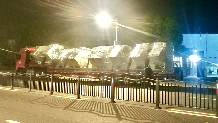 风机厂家:QG刮刮乐出货十台江苏盐城玻璃钢风机